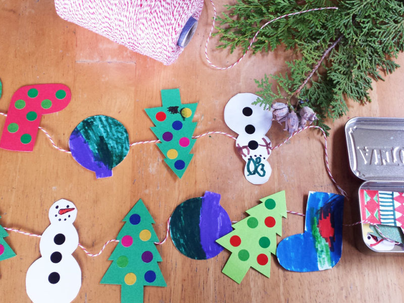 Pocket-size Christmas Garland printable from Lellobird